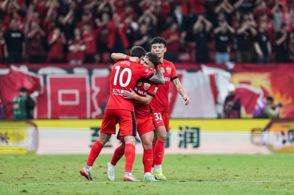 东方财通 随着海港3-0，申花1-0，蓉城1-2，中超争冠形势：海港不输即夺冠